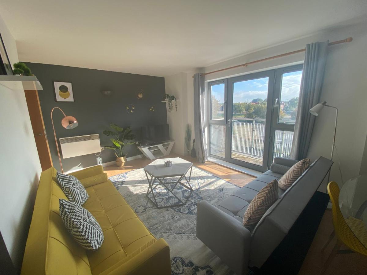 Cute 2 Bed Flat In The Heart Of By 20property Short Lets & Serviced *