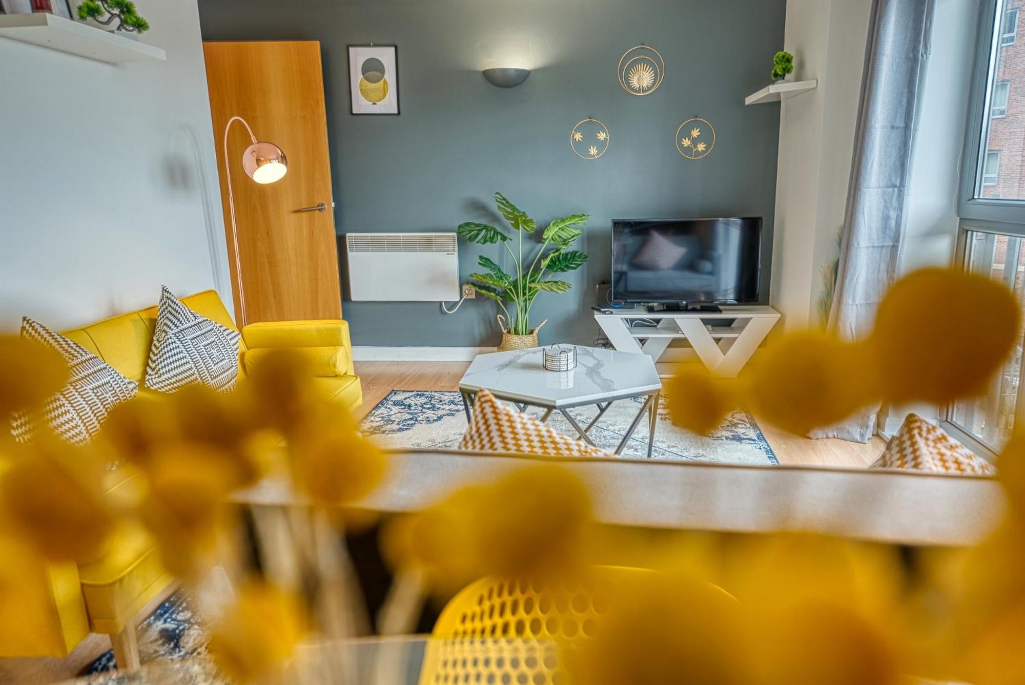 Cute 2 Bed Flat In The Heart Of By 20property Short Lets & Serviced Derby