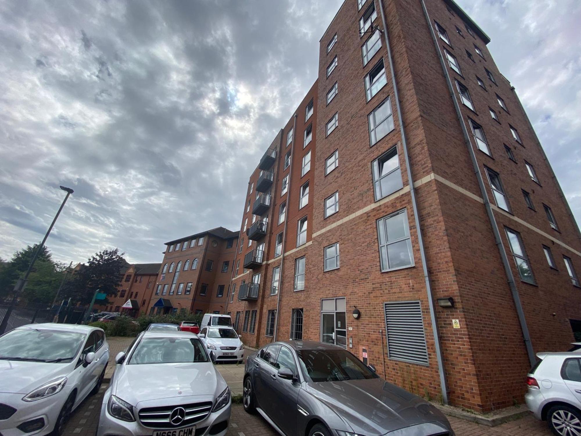 Cute 2 Bed Flat In The Heart Of By 20property Short Lets & Serviced